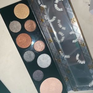 Qween supreme eyeshadow palette